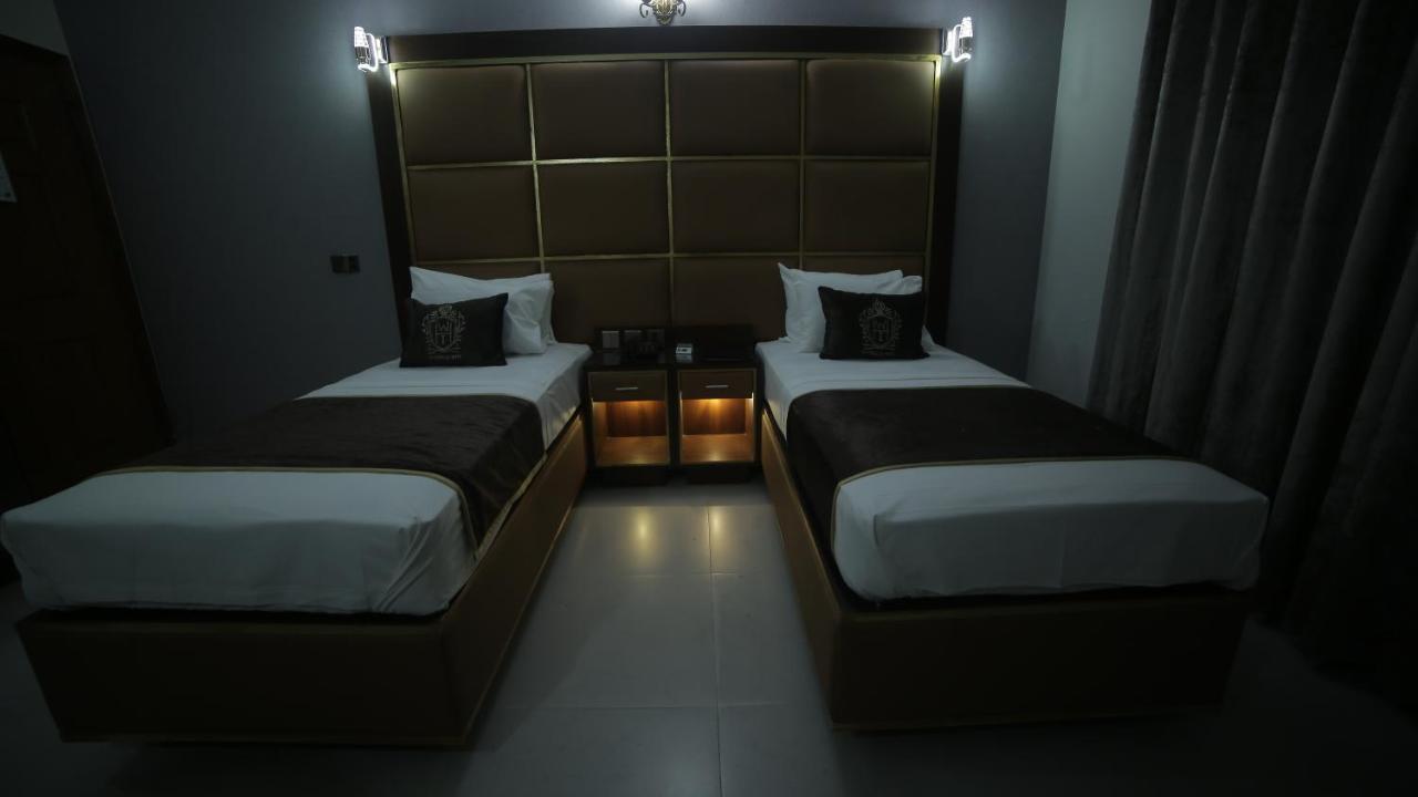 Bed and Breakfast Four Squares Карачи Экстерьер фото